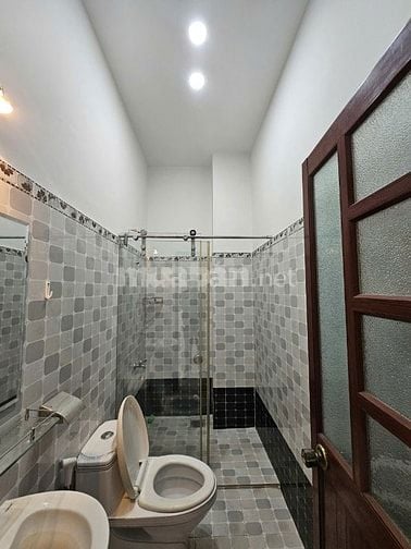 Ccg Bán nhà 1 sẹc Lê Văn Quới: 4mx16m đúc 1 trệt 2 lầu