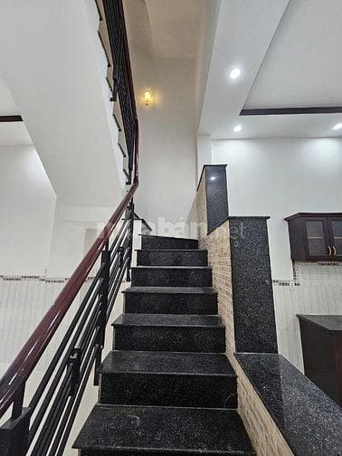 Ccg Bán nhà 1 sẹc Lê Văn Quới: 4mx16m đúc 1 trệt 2 lầu