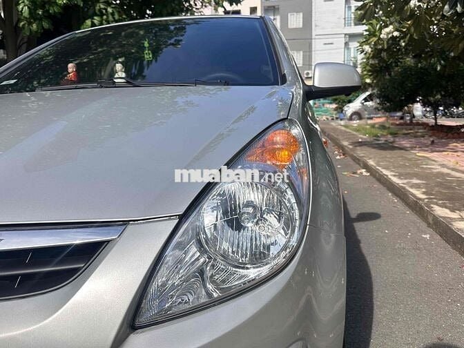 Hyundai i20 2011 1.4 AT - 102000 km