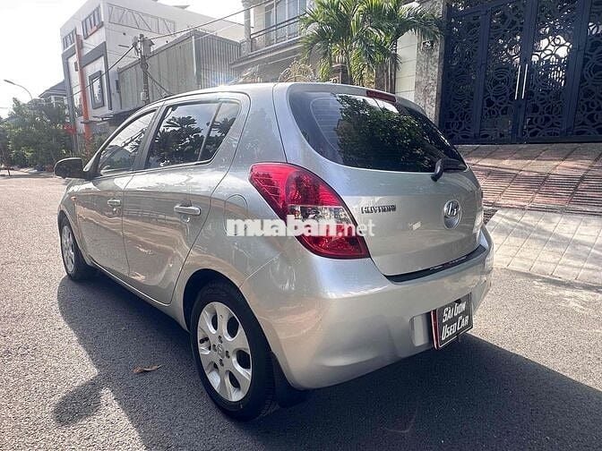 Hyundai i20 2011 1.4 AT - 102000 km