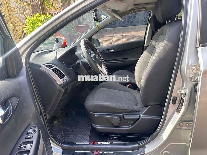 Hyundai i20 2011 1.4 AT - 102000 km