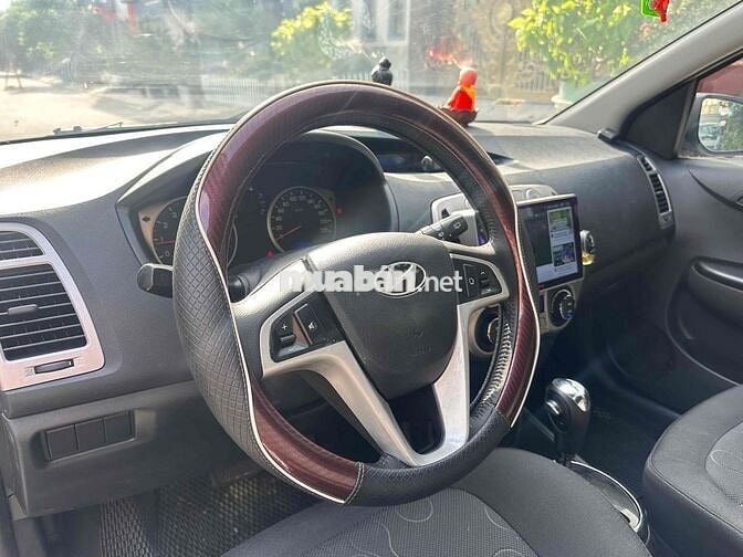 Hyundai i20 2011 1.4 AT - 102000 km