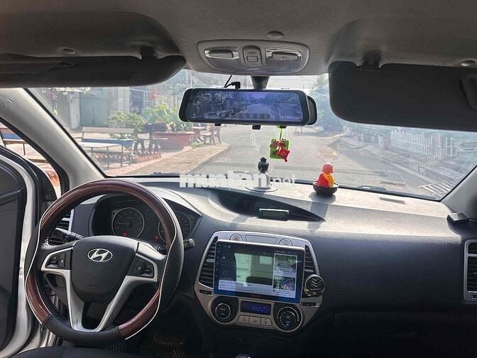 Hyundai i20 2011 1.4 AT - 102000 km