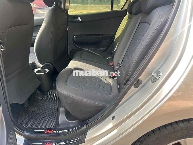 Hyundai i20 2011 1.4 AT - 102000 km