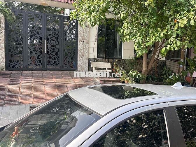 Hyundai i20 2011 1.4 AT - 102000 km