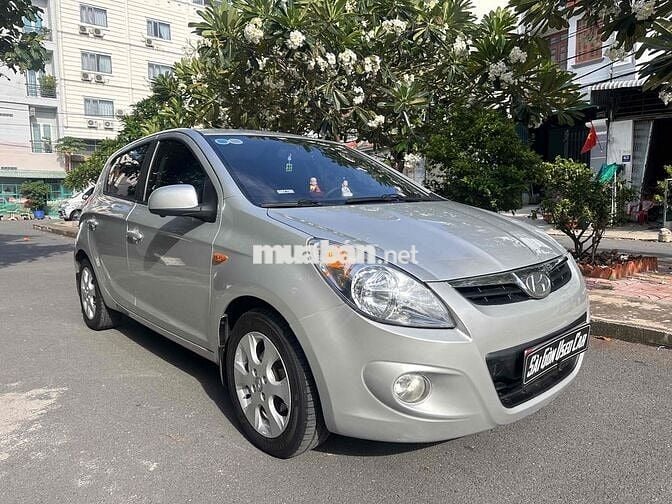 Hyundai i20 2011 1.4 AT - 102000 km
