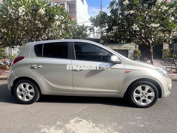 Hyundai i20 2011 1.4 AT - 102000 km