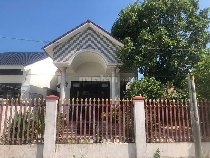 Bán Nhà 18x31(492m2) 200m2 TC 2 Mặt Tiền Giá Rẻ Gần Biển
