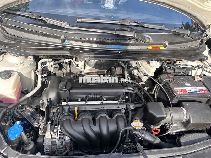Hyundai i20 2011 1.4 AT - 102000 km