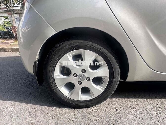 Hyundai i20 2011 1.4 AT - 102000 km