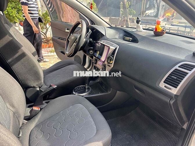 Hyundai i20 2011 1.4 AT - 102000 km