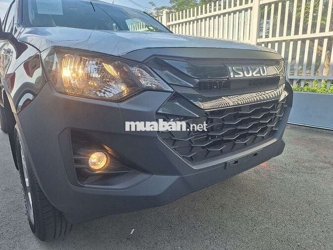 Dmax 2 cầu số sàn nhập Thái Lan, đi mọi địa hình