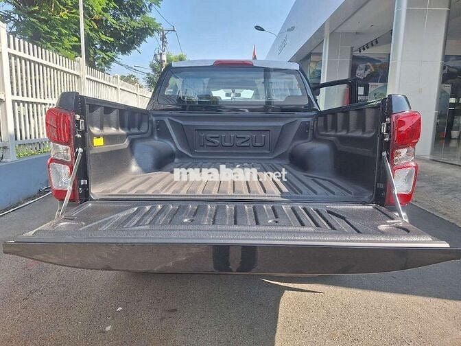 Dmax 2 cầu số sàn nhập Thái Lan, đi mọi địa hình