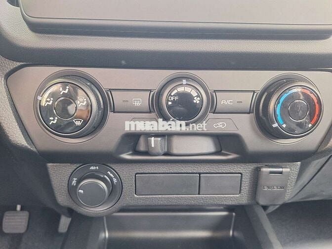 Dmax 2 cầu số sàn nhập Thái Lan, đi mọi địa hình