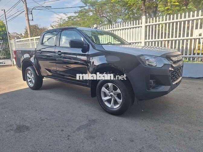 Dmax 2 cầu số sàn nhập Thái Lan, đi mọi địa hình