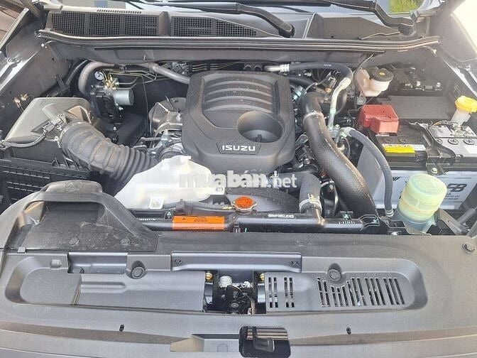 Dmax 2 cầu số sàn nhập Thái Lan, đi mọi địa hình