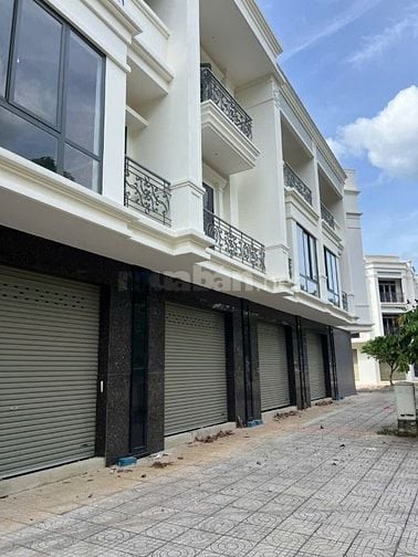 Bán nhà liền kề tại Chợ Đầu Mối Dầu Giây, Thống Nhất, Đồng Nai