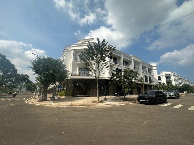 Bán nhà liền kề tại Chợ Đầu Mối Dầu Giây, Thống Nhất, Đồng Nai