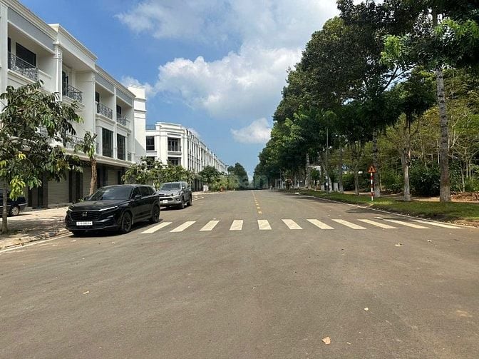 Bán nhà liền kề tại Chợ Đầu Mối Dầu Giây, Thống Nhất, Đồng Nai