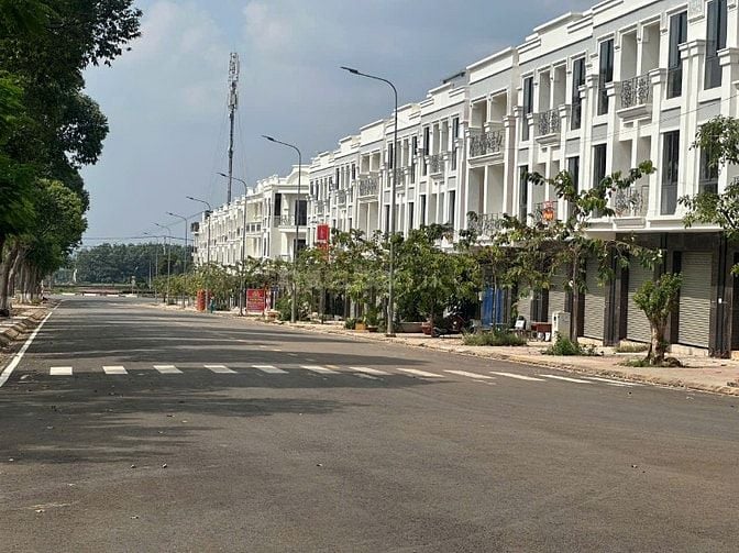 Bán nhà liền kề tại Chợ Đầu Mối Dầu Giây, Thống Nhất, Đồng Nai