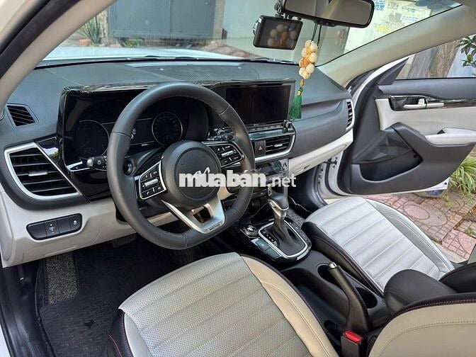 Kia Seltos 2023 Premium 1.4 AT - 29999 km
