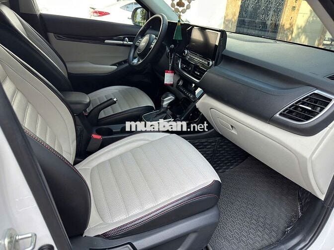 Kia Seltos 2023 Premium 1.4 AT - 29999 km