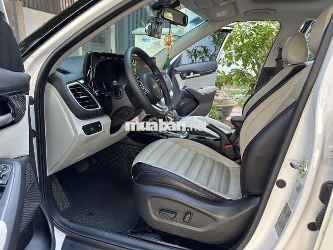 Kia Seltos 2023 Premium 1.4 AT - 29999 km