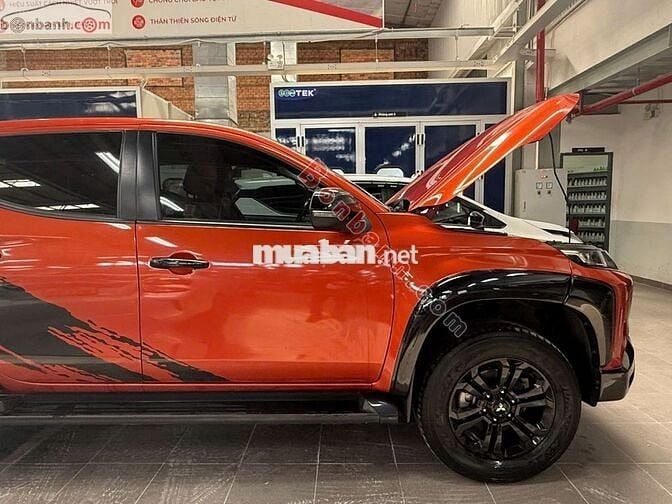 Bán Mitsubishi Triton Athlete 4x2 AT – Màu cam