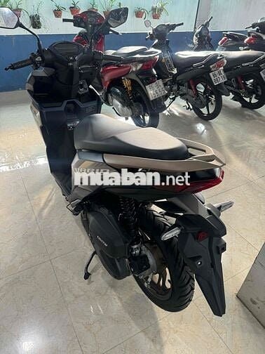 vario 2025 odo:400km
