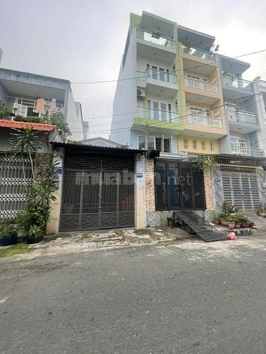 Nhà khu Bình Phú, MT Cư Xá Phú Lâm D, DT 4 x 18m, 2 tấm, 9.3 tỷ.