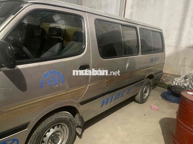 Toyota Hiace 2005 Van 6 ghế