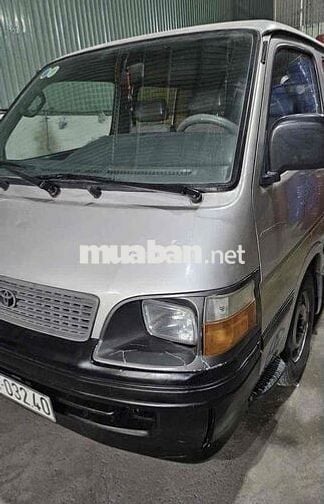 Toyota Hiace 2005 Van 6 ghế