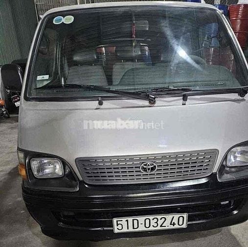 Toyota Hiace 2005 Van 6 ghế
