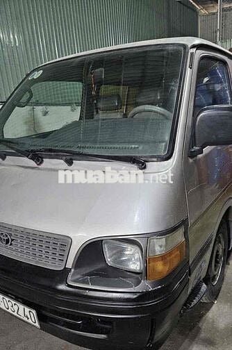 Toyota Hiace 2005 Van 6 ghế