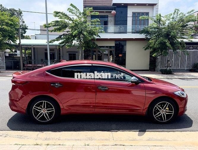 Hyundai Elantra 2018 một chủ sử dụng đi rất ít