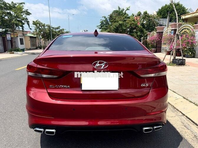 Hyundai Elantra 2018 một chủ sử dụng đi rất ít