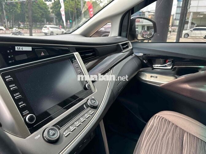 Toyota Innova 2021 Venturer - 22500 km 7c tự động