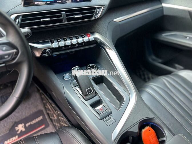 Peugeot 5008 2021 Allure trắng, full LS, có vay NH