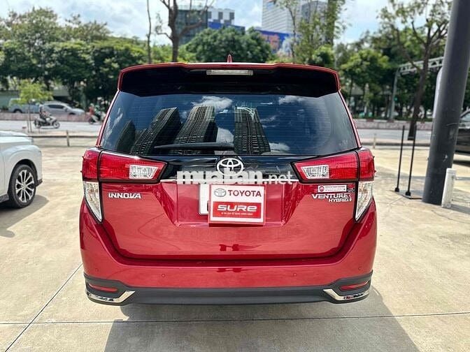 Toyota Innova 2021 Venturer - 22500 km 7c tự động