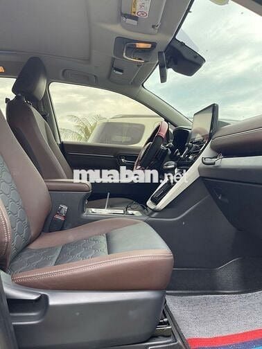 Toyota Innova Cross Hybrid 2024  lướt,còn Bảo hành