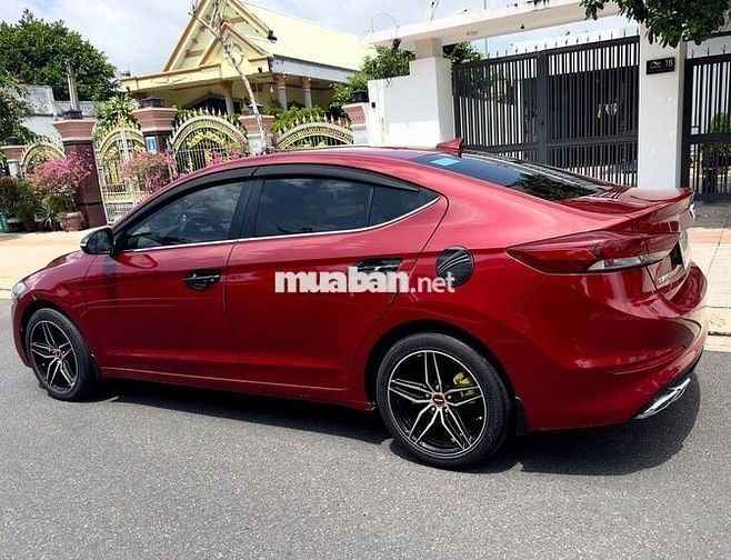 Hyundai Elantra 2018 một chủ sử dụng đi rất ít