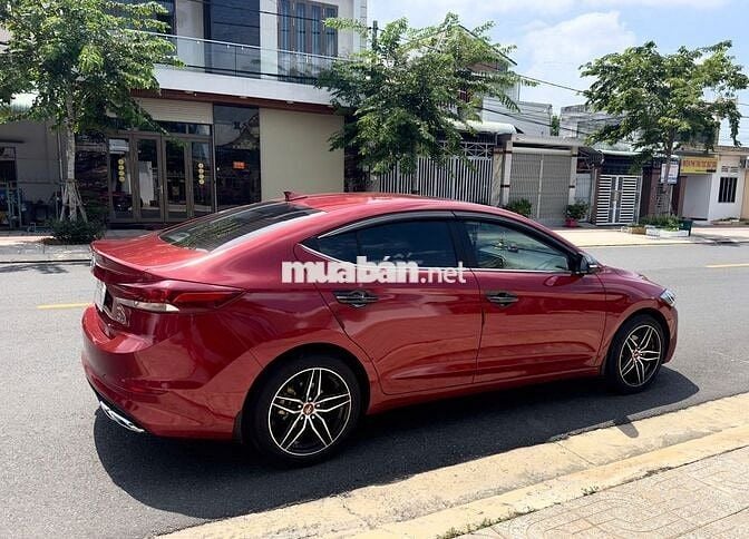 Hyundai Elantra 2018 một chủ sử dụng đi rất ít