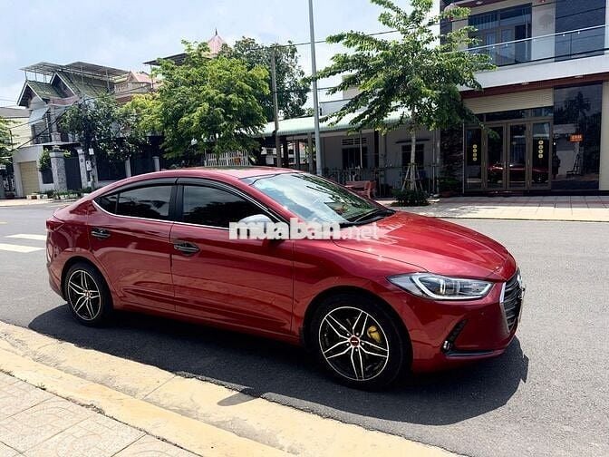Hyundai Elantra 2018 một chủ sử dụng đi rất ít