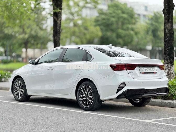 Kia K3 2022 1.6 pre chạy 6v km zin toàn bộ từ lốp