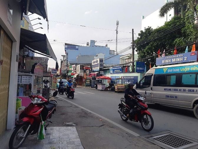 Bán nhà mặt tiền đỗ xuân hợp, giá 2 tỷ tiện kinh doanh buôn bán