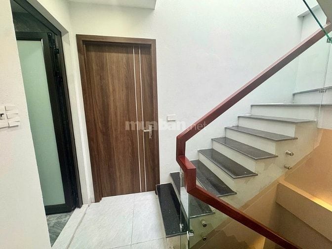 Bán nhà Võng Thị 7 tầng, 97m2, có thang máy, ô tô vào, ngõ thông