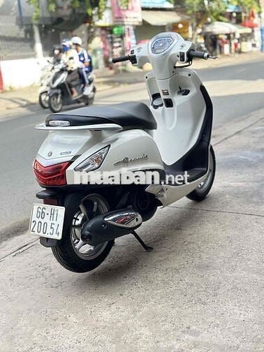 Nozza grande đời 2016 màu trắng còn đẹp và mới 95%
