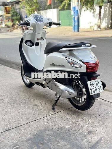 Nozza grande đời 2016 màu trắng còn đẹp và mới 95%