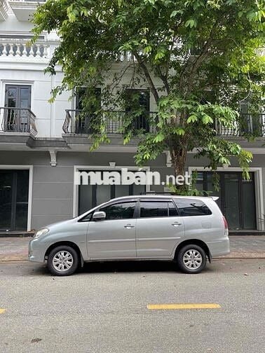 Toyota Innova 2009 G - 123456 km