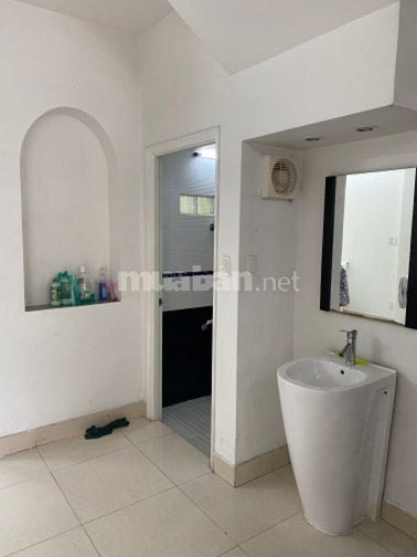 Nhà thuê đường 817A tạ quang bửu F5Q8 dt: 6m x 20, 3 lầu St